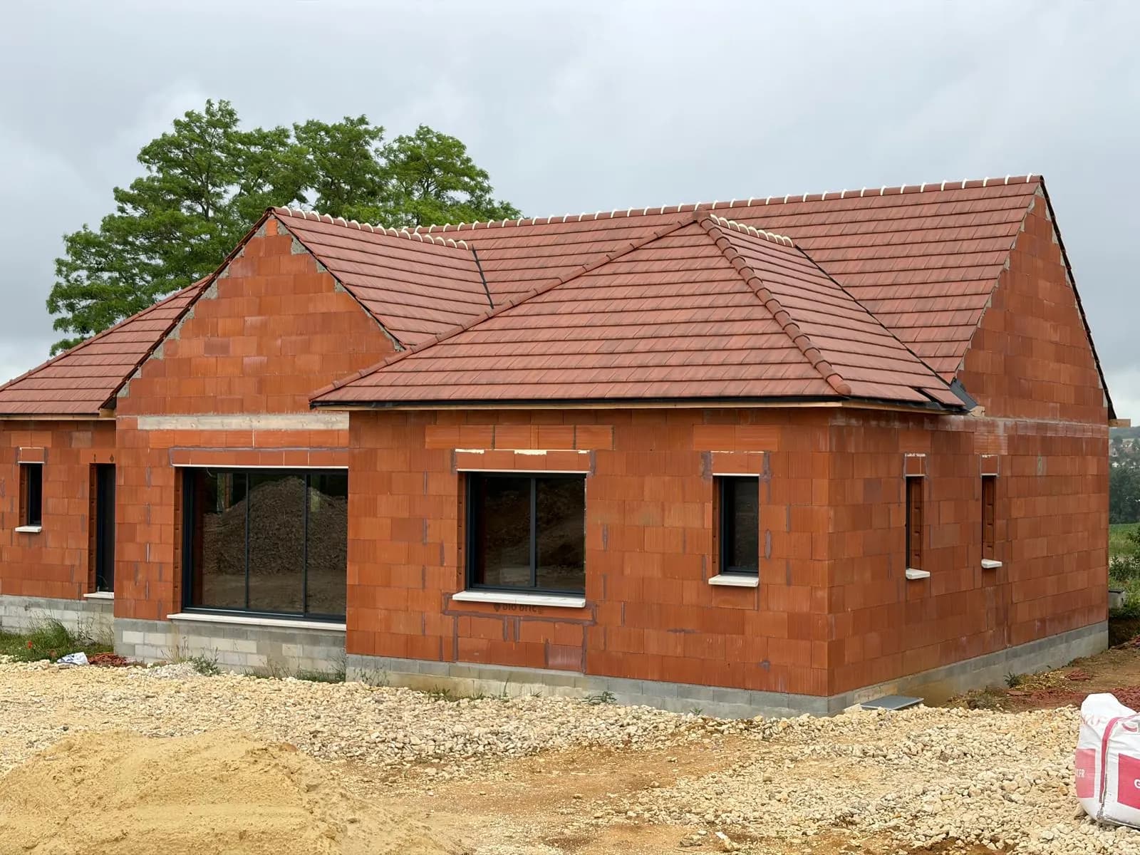 Chantier de couverture et charpente réalisé par Duclos Couverture près de Chantilly